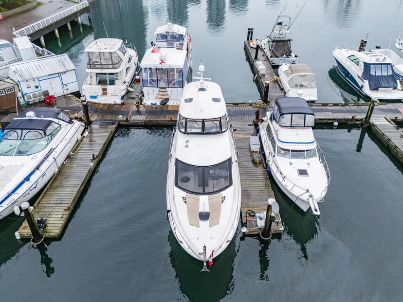 Meridian 441 Sedan Bridge - Image 1